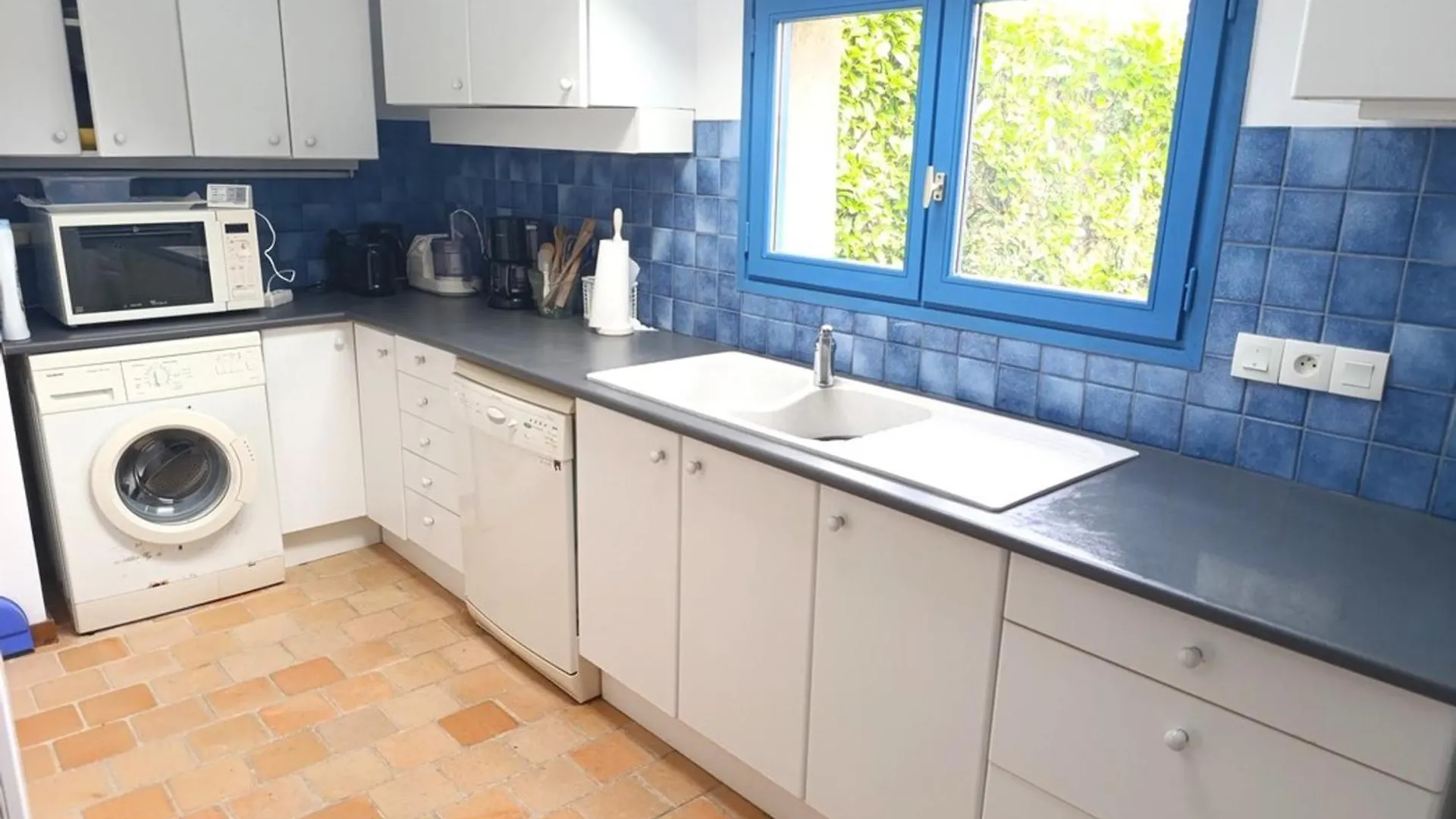 펜션 Maison En Pierre Pour 6 Personnes A 400M De La Plage, Secteur Logeo - Fr-1-639-139 사르주