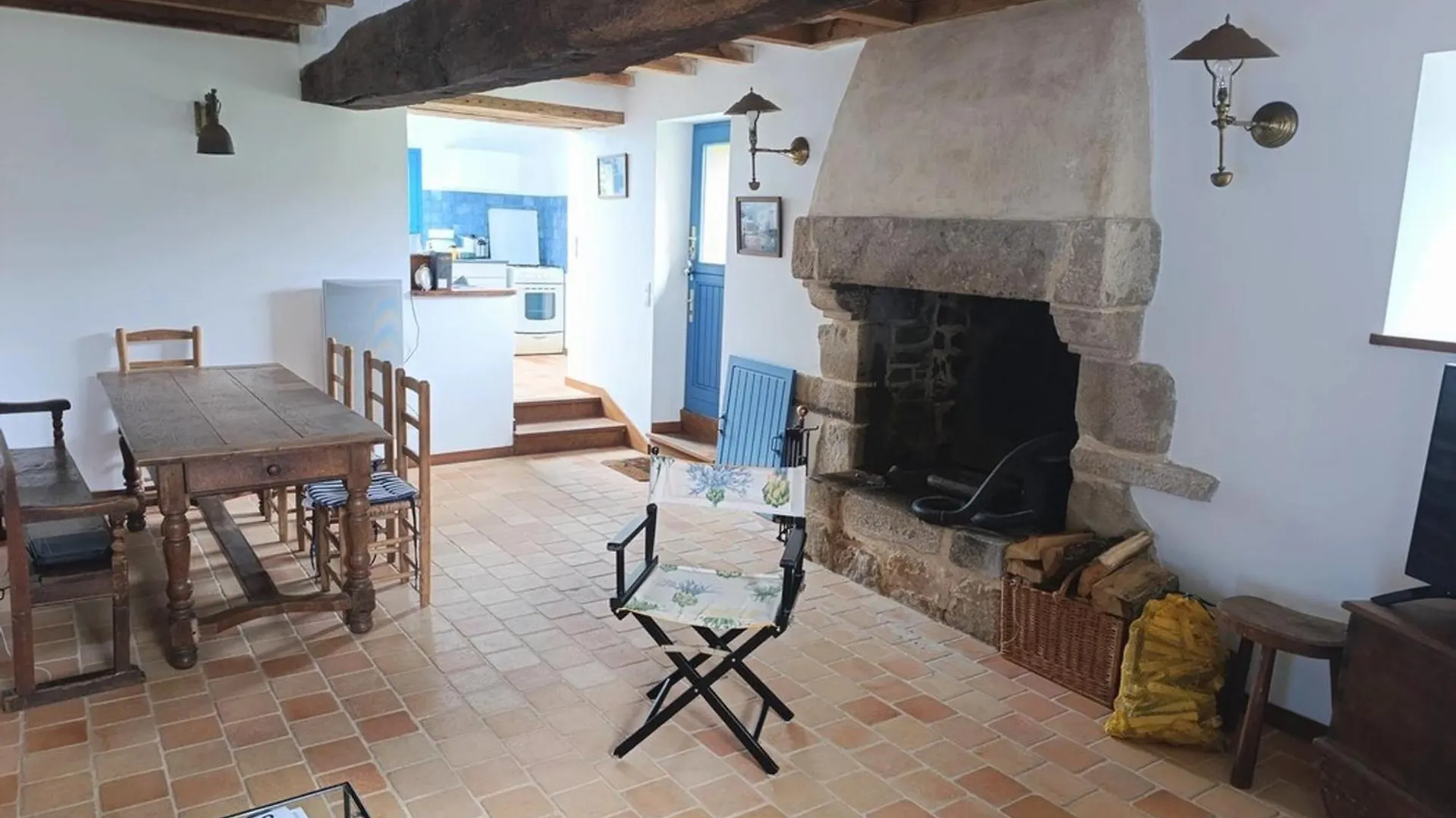 Maison En Pierre Pour 6 Personnes A 400M De La Plage, Secteur Logeo - Fr-1-639-139 사르주