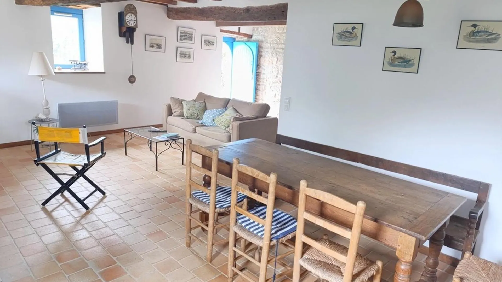 펜션 Maison En Pierre Pour 6 Personnes A 400M De La Plage, Secteur Logeo - Fr-1-639-139 사르주