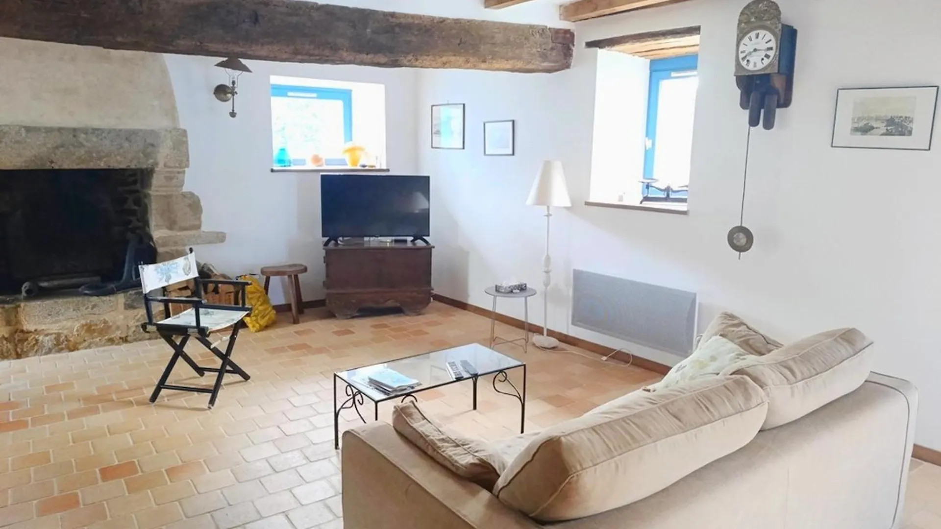 펜션 Maison En Pierre Pour 6 Personnes A 400M De La Plage, Secteur Logeo - Fr-1-639-139 사르주
